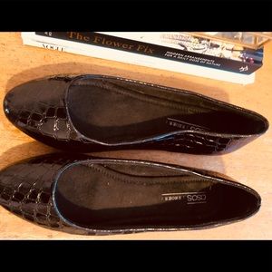 Ballet flats